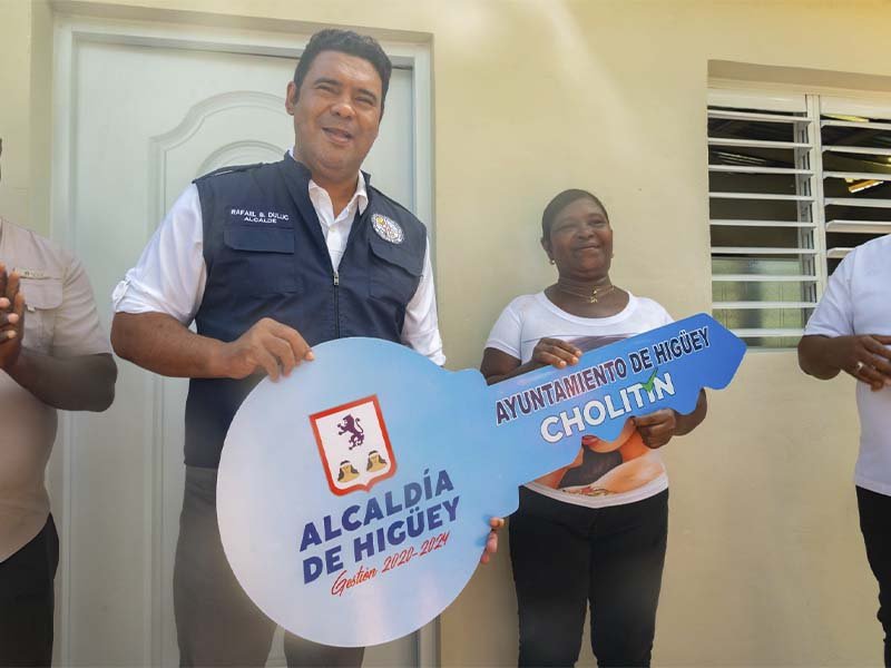 Alcalde reconstruye vivienda en Hato de Mana