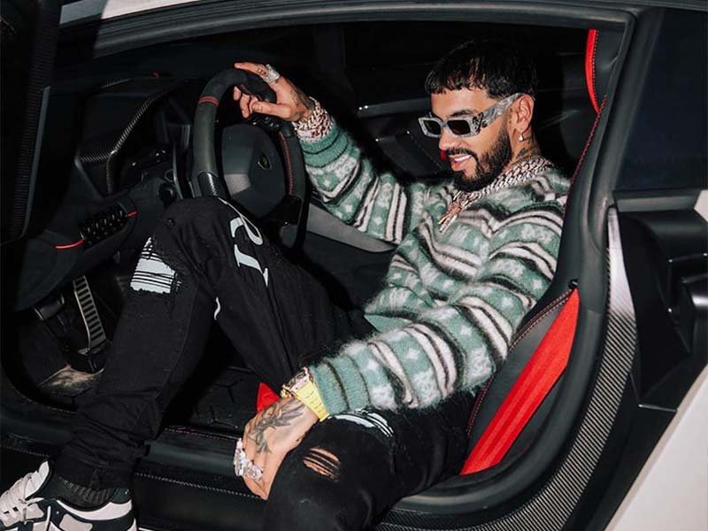 Anuel está de vuelta y con un look diferente