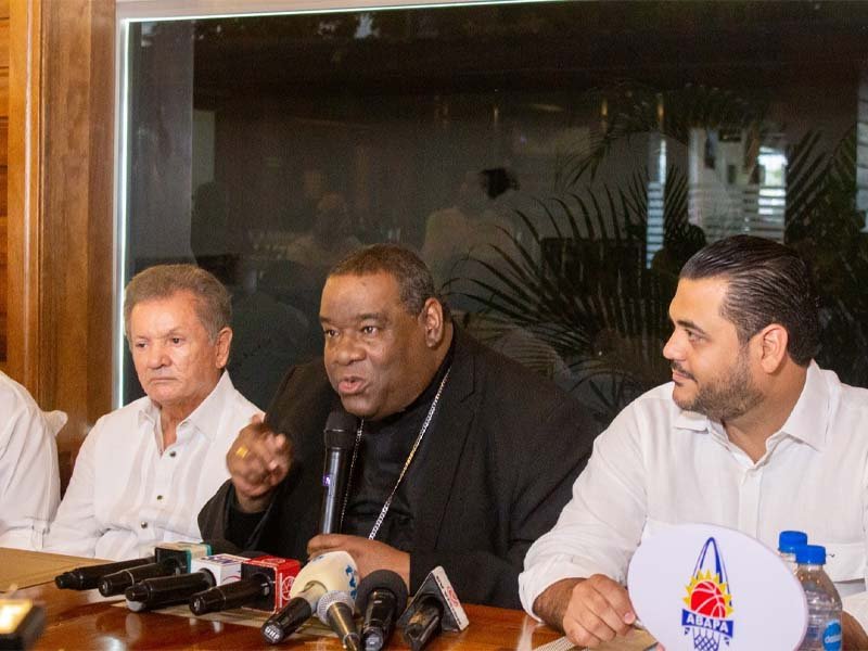 Mons. Castro Marte repetirá en el Comité Organizador del torneo basket superior de Higüey