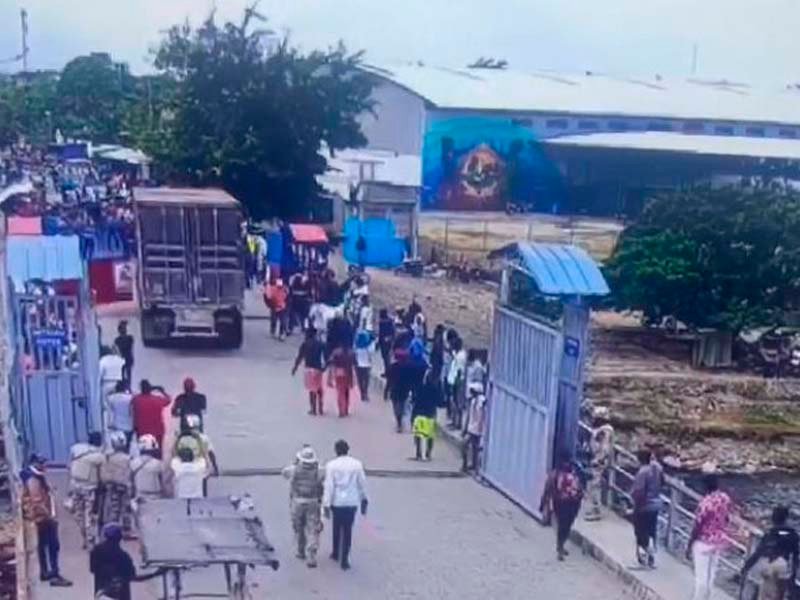 Con una patana haitianos rompen su puerta por Juana Méndez para evitar cierre de frontera