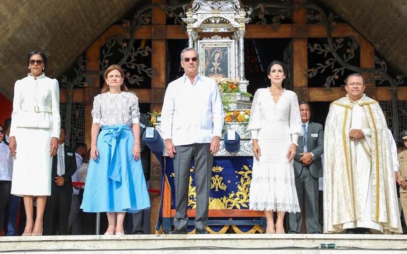 Presidente Abinader asiste a eucaristía en honor a la Virgen de la Altagracia