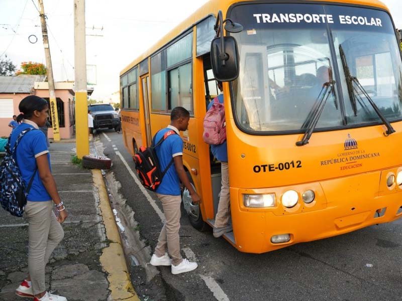 Sistema de Transporte Estudiantil (TRAE) inicia programa de formación vial a su personal de Higüey y Yuma