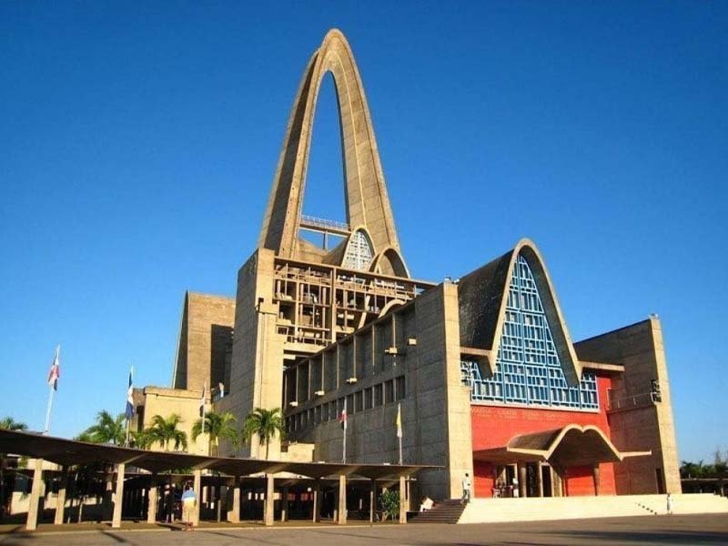 Salud y protección de la delincuencia piden los devotos a la Virgen de la Altagracia