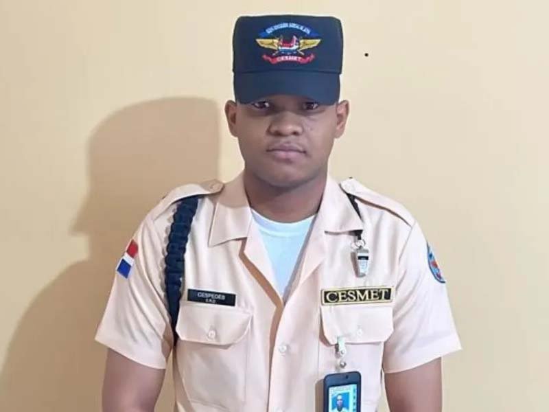 Seguridad del Metro devuelve RD$517 mil pesos olvidados por usuario