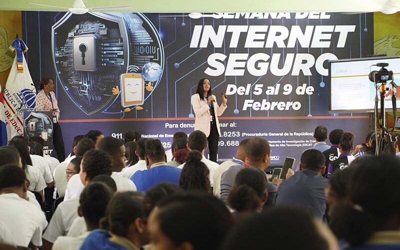 Minerd celebra con estudiantes de las 18 regionales la «Semana del Internet seguro»