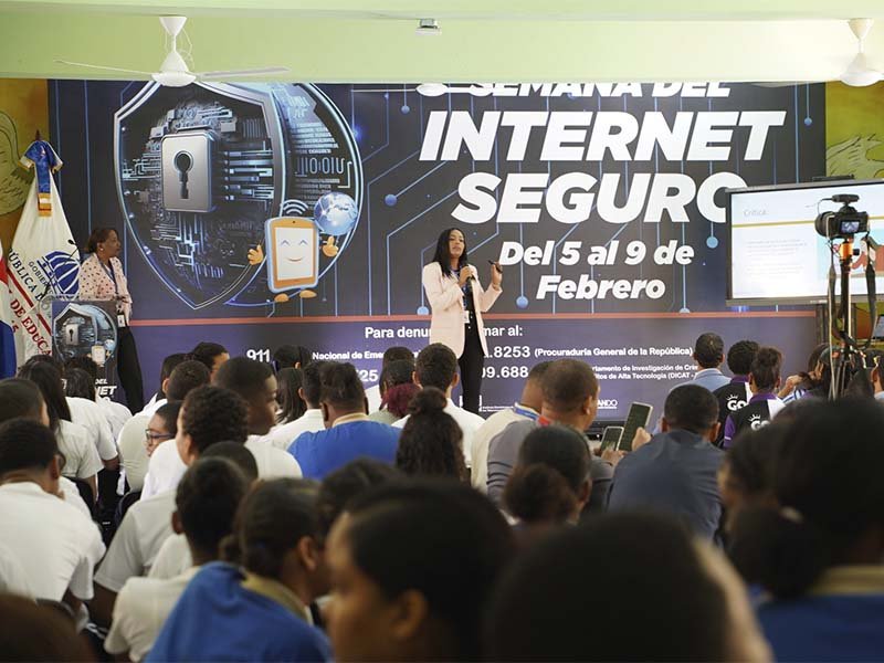 Minerd celebra con estudiantes de las 18 regionales la «Semana del Internet seguro»