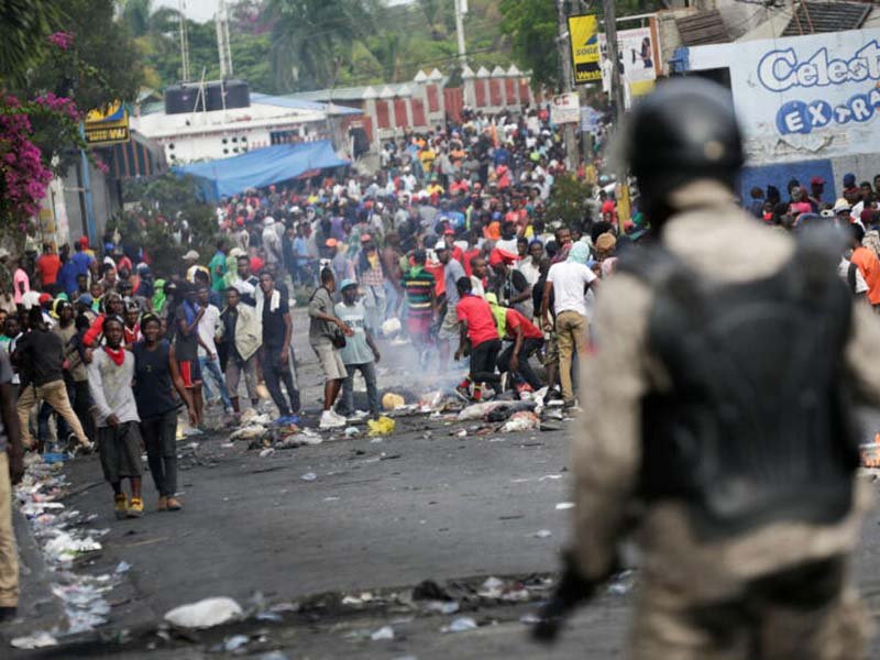 Estallan protestas en todo Haití luego de que manifestantes exigen la renuncia del primer ministro