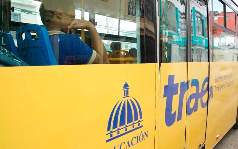 Autobuses para el transporte escolar de Higüey y Yuma están en puerto dominicano