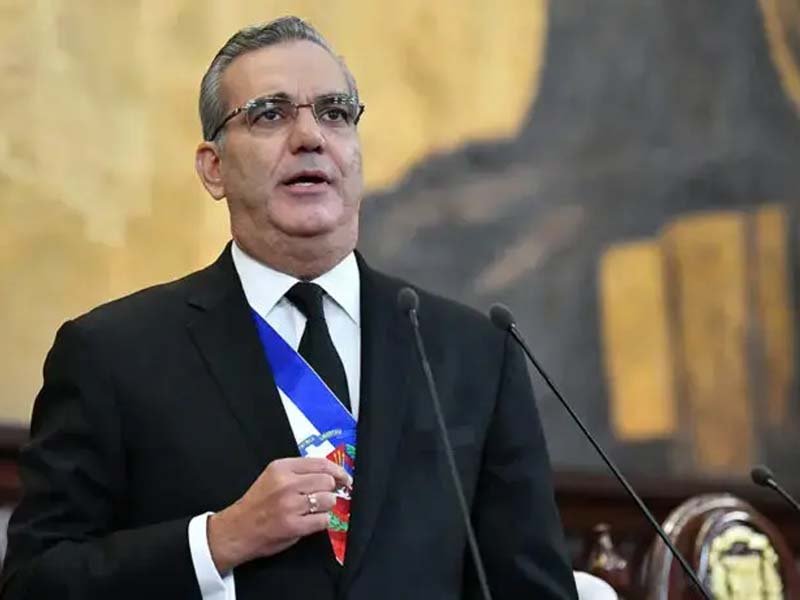 Presidente Abinader actualiza requisitos de ingreso y designaciones en la Policía Nacional