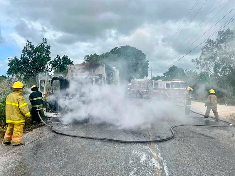 Camión recolector de basura de Verón Punta Cana se incendia