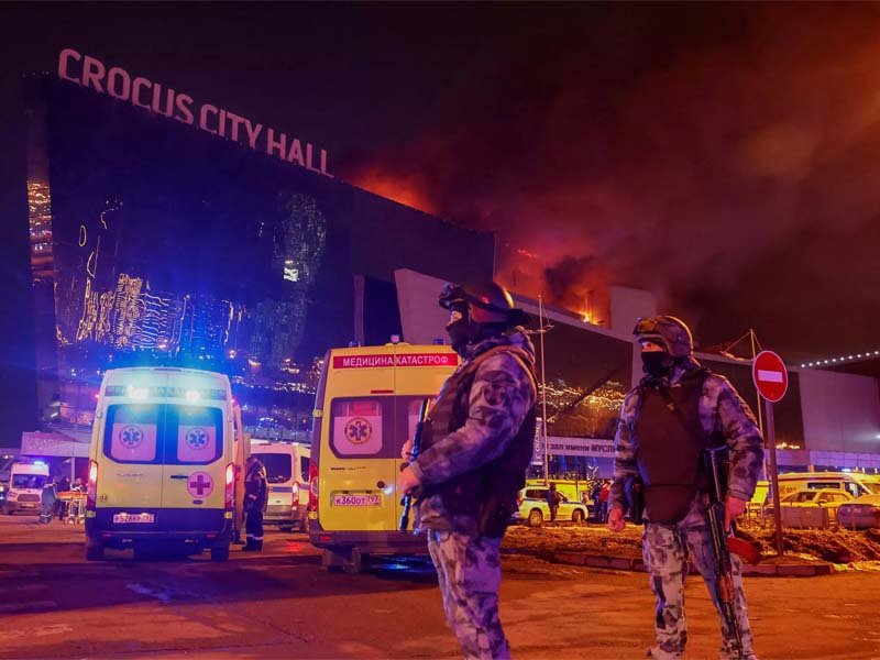 Al menos 40 muertos y 145 heridos en tiroteo cerca a Moscú; el Estado Islámico reivindica el ataque