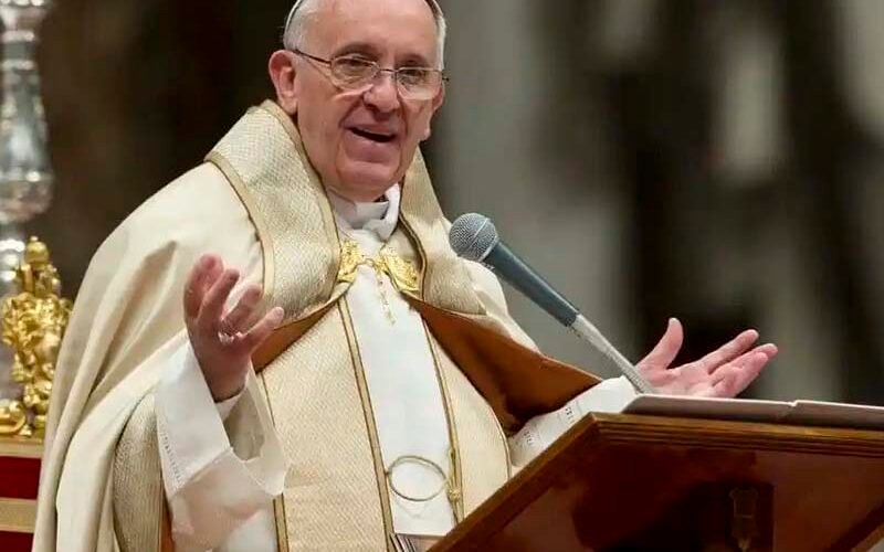 El Papa plantea homilías de 8 minutos para evitar que los fieles se duerman