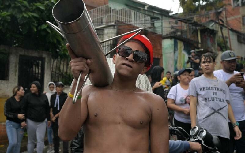 Estallan protestas en Caracas contra reelección de Maduro