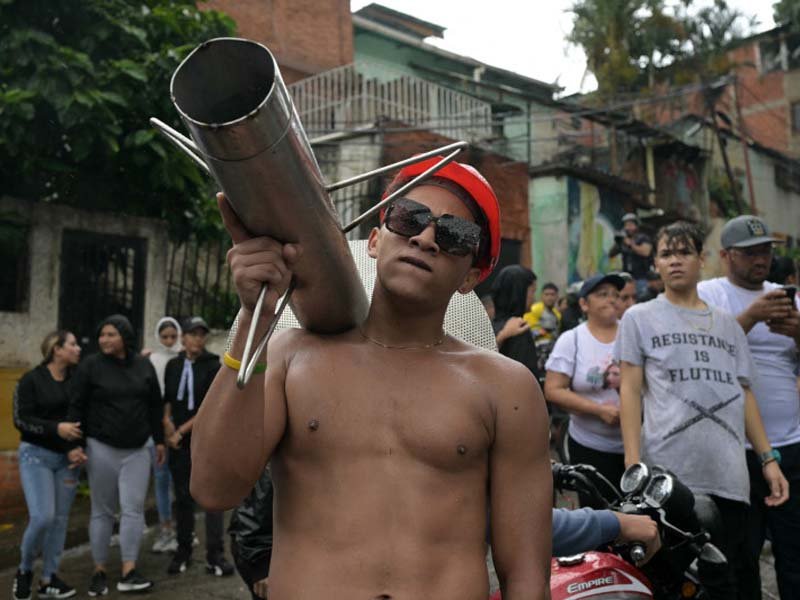 Estallan protestas en Caracas contra reelección de Maduro