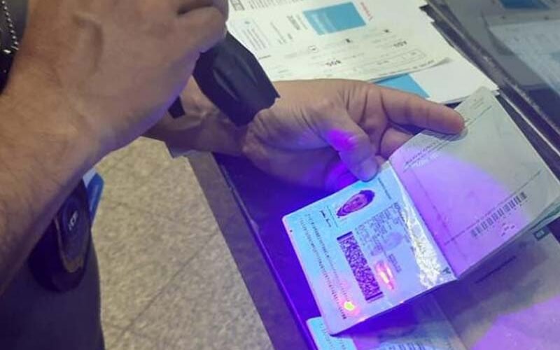 Dos dominicanos detenidos enParaguay con pasaportes falsos