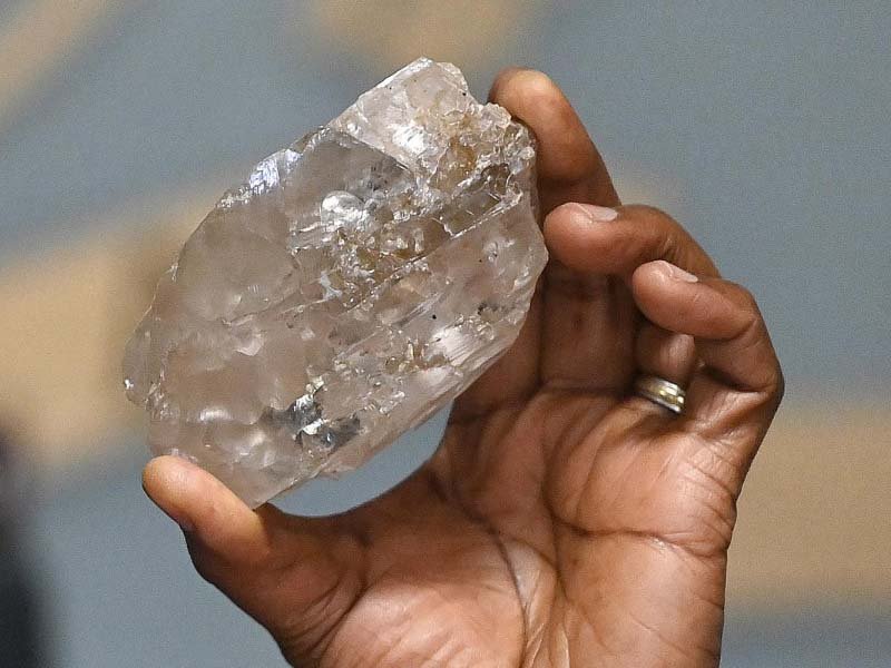 Descubren el segundo diamante más grande del mundo con 2,492 quilates