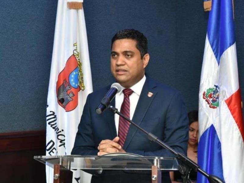 Kelvin Cruz renuncia como alcalde de La Vega tras ser juramentado ministro de Deportes