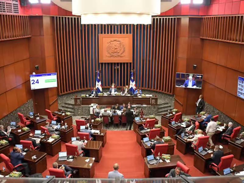 Senado envía a comisión bicameral proyecto de ley para modificar Constitución