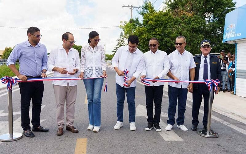 Ministro Collado inaugura reconstrucción calle Pastor Domingo de la Cruz, en Verón, Punta Cana