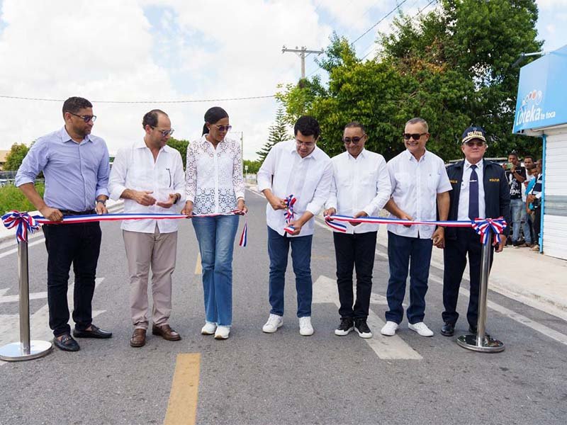 Ministro Collado inaugura reconstrucción calle Pastor Domingo de la Cruz, en Verón, Punta Cana