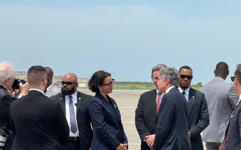 Antony Blinken es recibido por el Consejo Presidencial de Transición en Puerto Príncipe