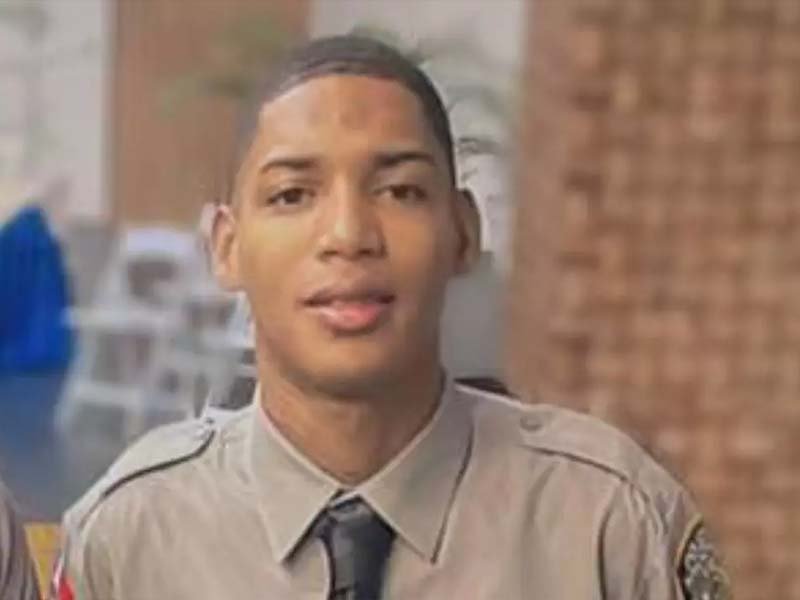 Muere oficial de policía que se disparó en la cabeza tras herir a tres hombres en SFM