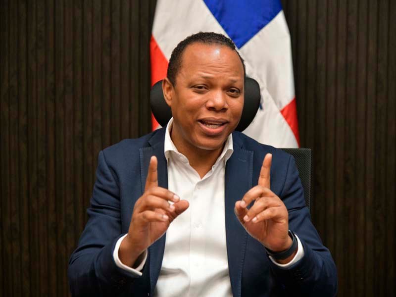 Milton Morrison reacciona a denuncia de Leonel sobre vigilancia por vía de los semáforos