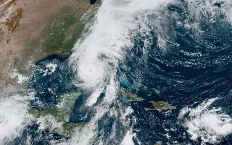 El enorme y rápido huracán Helene aumenta a categoría 4 cerca de la costa de Florida