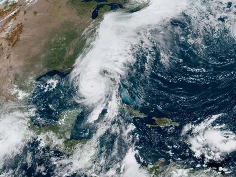 El enorme y rápido huracán Helene aumenta a categoría 4 cerca de la costa de Florida