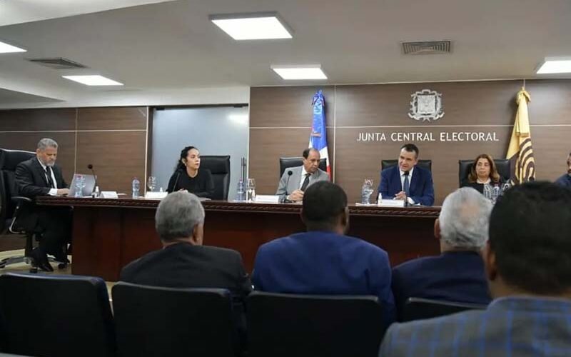 Pleno de la JCE desglosa las implicaciones de unificar las votaciones