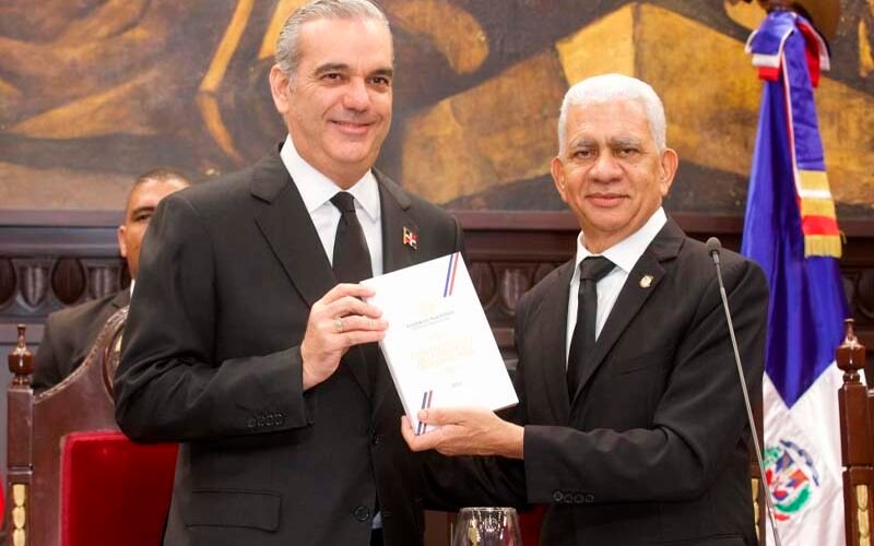 Luis Abinader pone fin a 180 años de continuismo con la nueva Constitución Dominicana