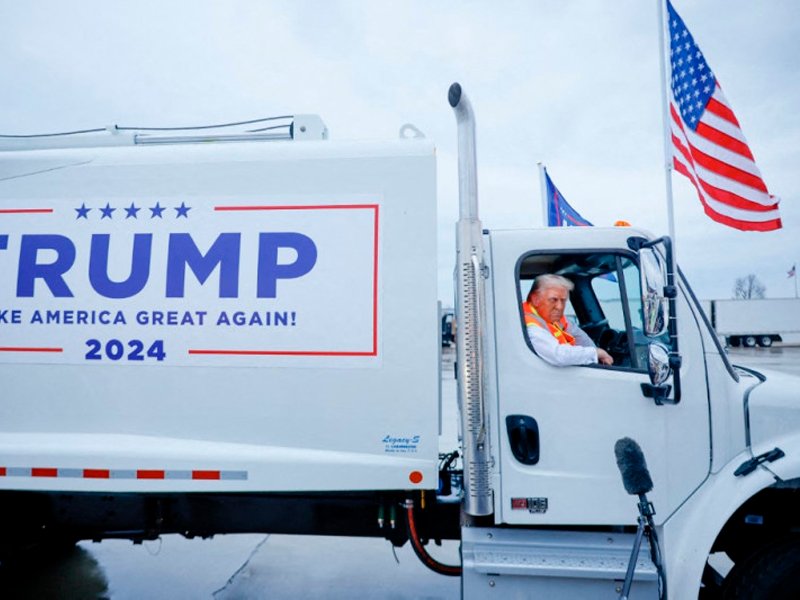 Trump se sube a un camión de basura en protesta tras declaraciones de Biden sobre sus seguidores