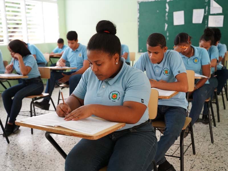 Minerd convoca a partir de este martes a más de 17 mil estudiantes para tercera convocatoria de Pruebas Nacionales