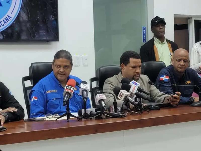 25 provincias en alerta por vaguada y tormenta tropical Rafael