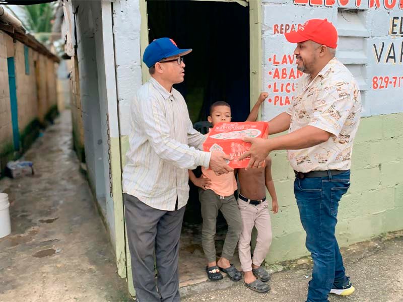 La Familia del Portal Altagraciano lleva alegría y esperanza a más de 400 hogares
