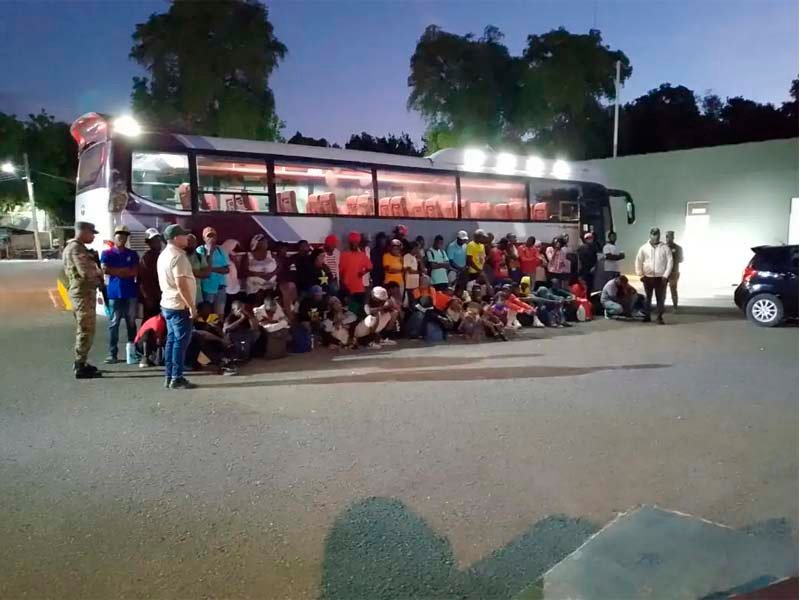 Autoridades detienen a más de 70 haitianos ilegales en Azua