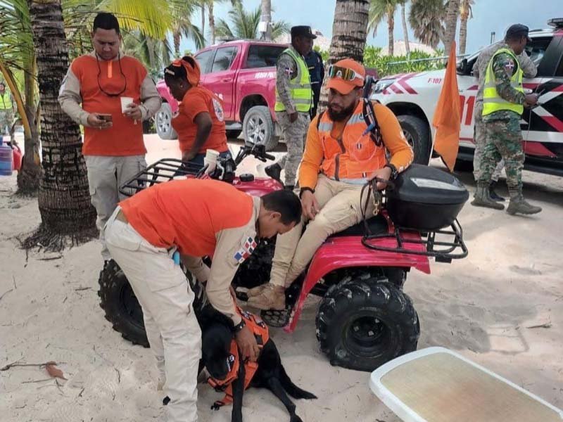 Suman unidades caninas y four wheels en la búsqueda de la india Sudiksha Konanki