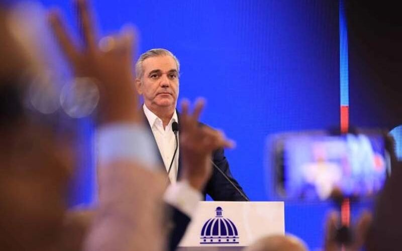El presidente Abinader dice que no se involucra en asuntos de aspiraciones políticas