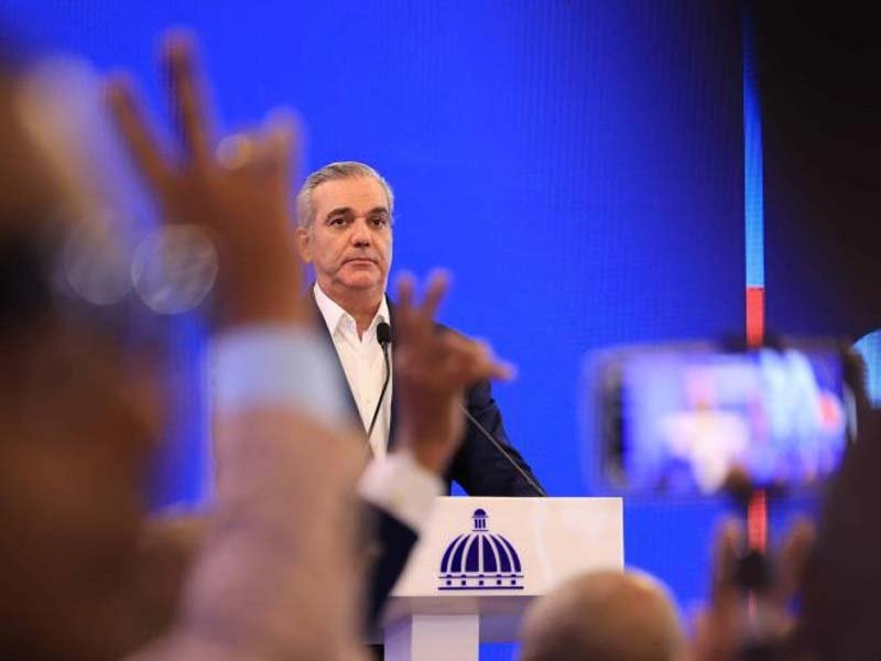 El presidente Abinader dice que no se involucra en asuntos de aspiraciones políticas