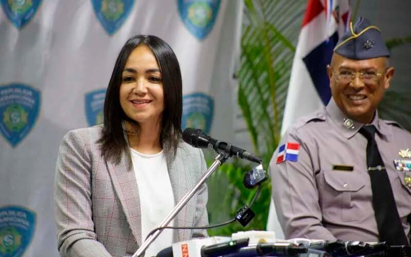Faride alega confusión en palabras del director de la PN; aclara barberías no tienen horario