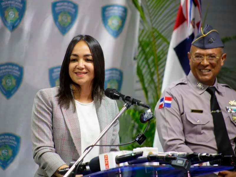 Faride alega confusión en palabras del director de la PN; aclara barberías no tienen horario