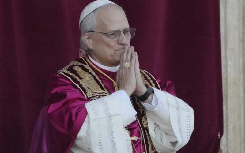 El papa pide a los periodistas “desarmar las palabras” para enfrentar prejuicios, fanatismo y odio