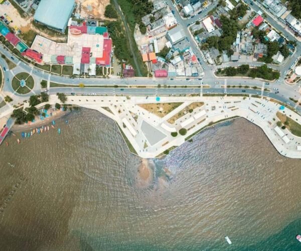 Presidente Abinader y ministro Collado inauguran reconstrucción de Malecón y otras obras en Samaná.