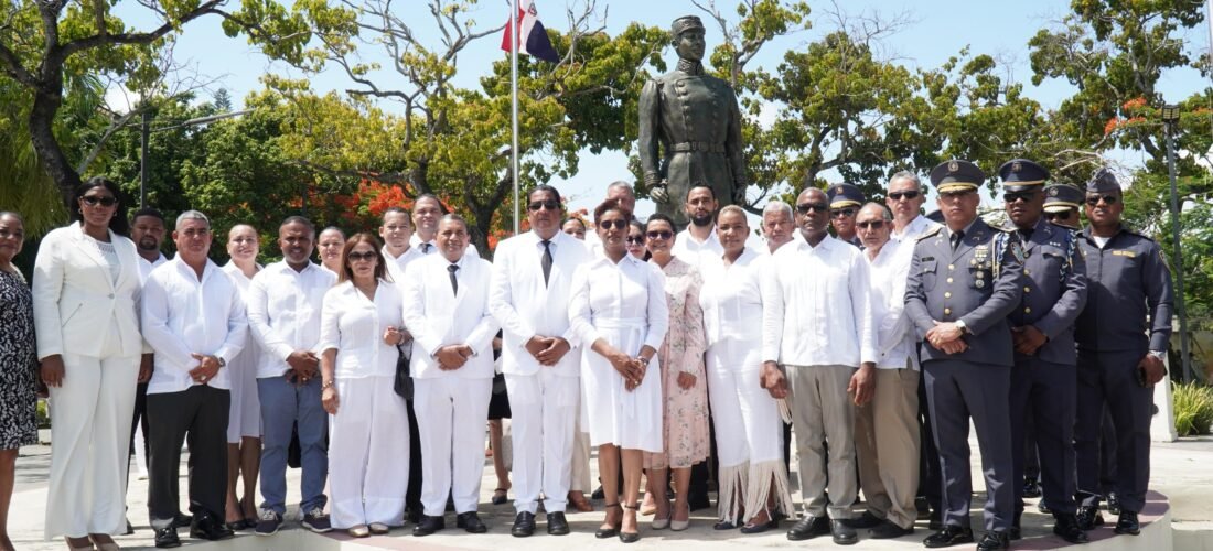 Autoridades honran el 162 aniversario de la Restauración Dominicana en Higüey.