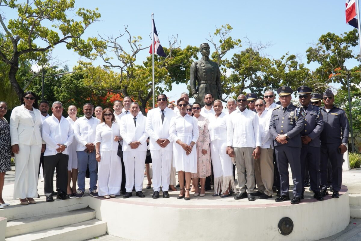 Autoridades honran el 162 aniversario de la Restauración Dominicana en Higüey.