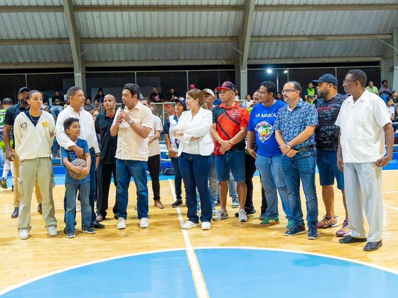 Senador Rafael Duluc reafirma su compromiso con la juventud y el deporte en San Rafael del Yuma