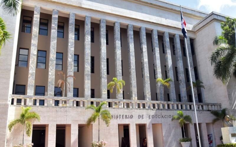 Ministerio de Educación informa suspensión de docencia en todo el pais