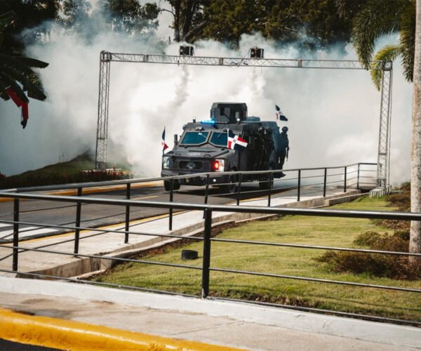 Presentan el primer vehículo blindado ensamblado en RD, nombrado FURIA