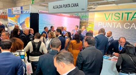 Verón–Punta Cana hace historia en FITUR con stand propio municipal