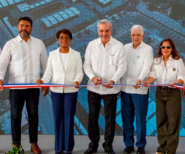 El presidente Abinader inaugura moderno mercado municipal en Higüey